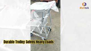 Metalen winkelkar van de supermarkt